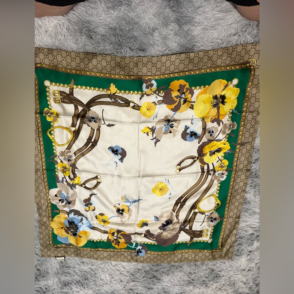 Silk Gucci silk scarf “Flora" design with the classic GG monogram 90 x 90 cm